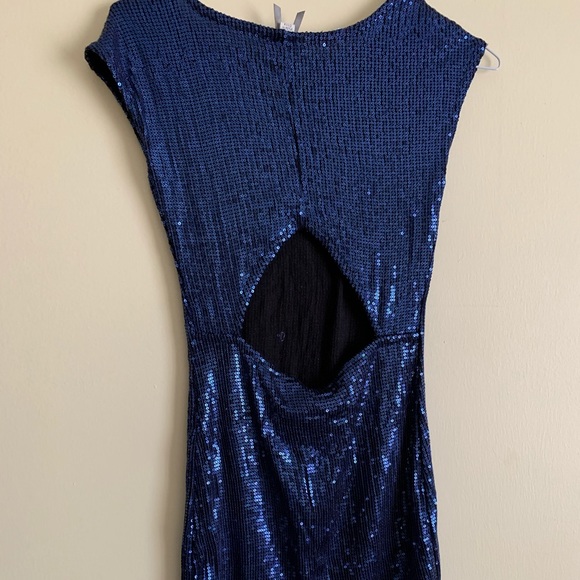Sequin dress with back cut out - Picture 2 of 5